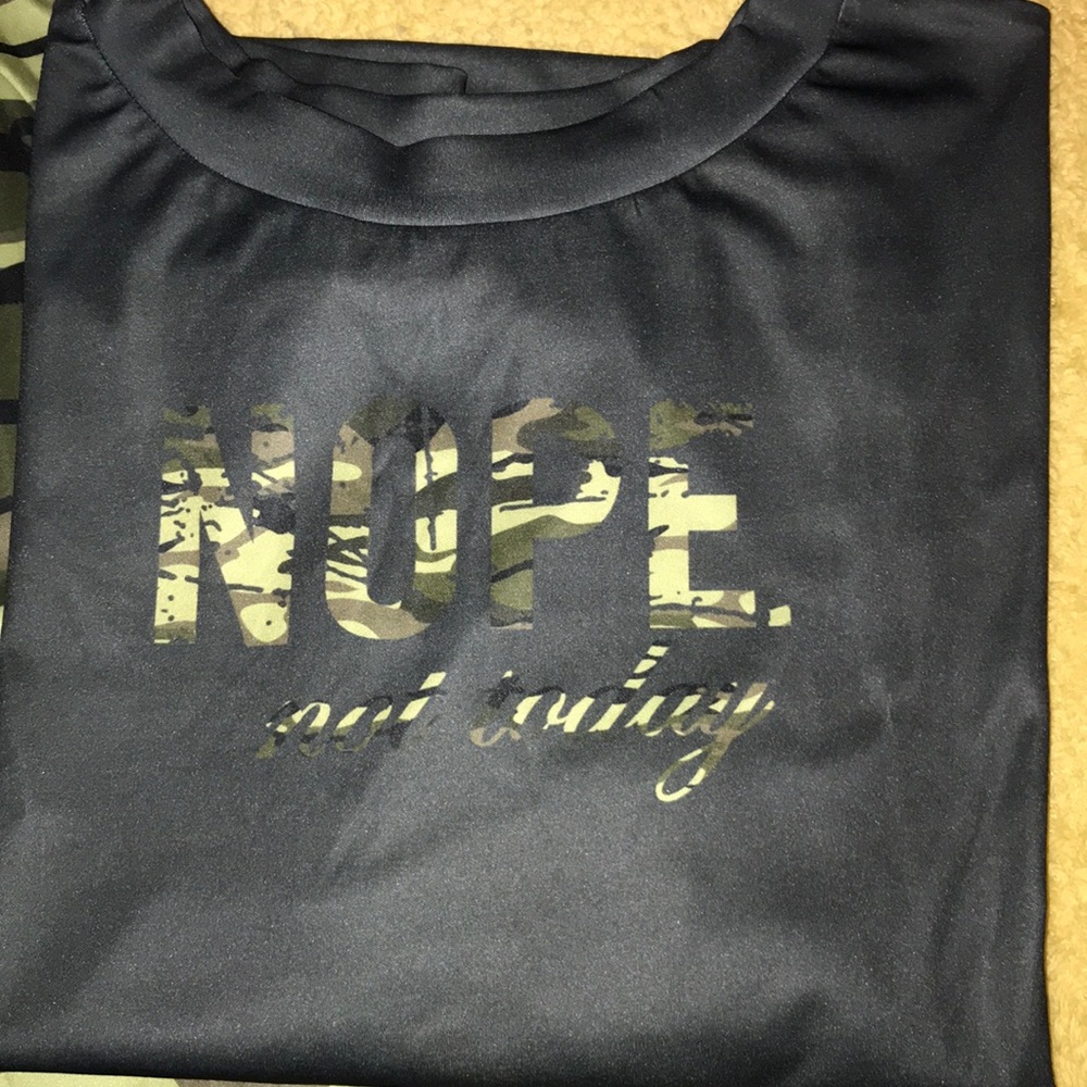 Camo Suitsuit/Women wear, size XL. Drawstring pants and long sleeve top. - Picture 2 of 4
